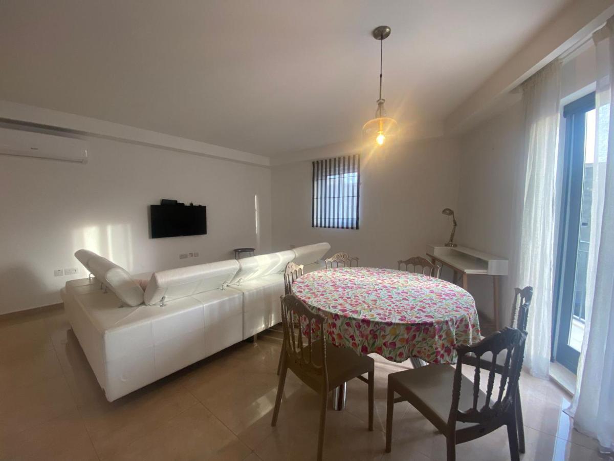 Cozy 2 Bedroom Apartment Near Seafront Gzira Exteriör bild