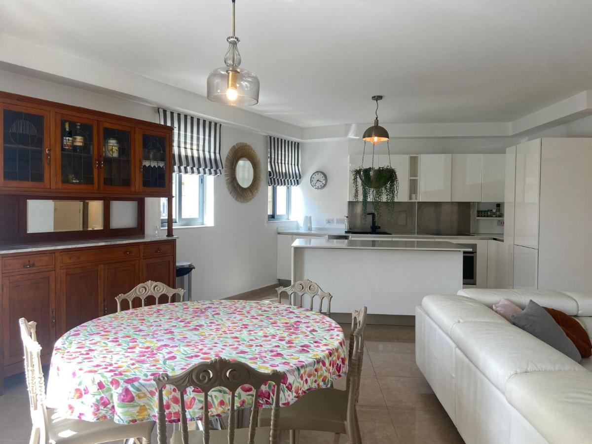 Cozy 2 Bedroom Apartment Near Seafront Gzira Exteriör bild